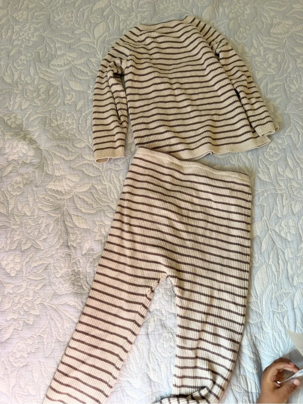 H&M 4T knit stripped set neutral